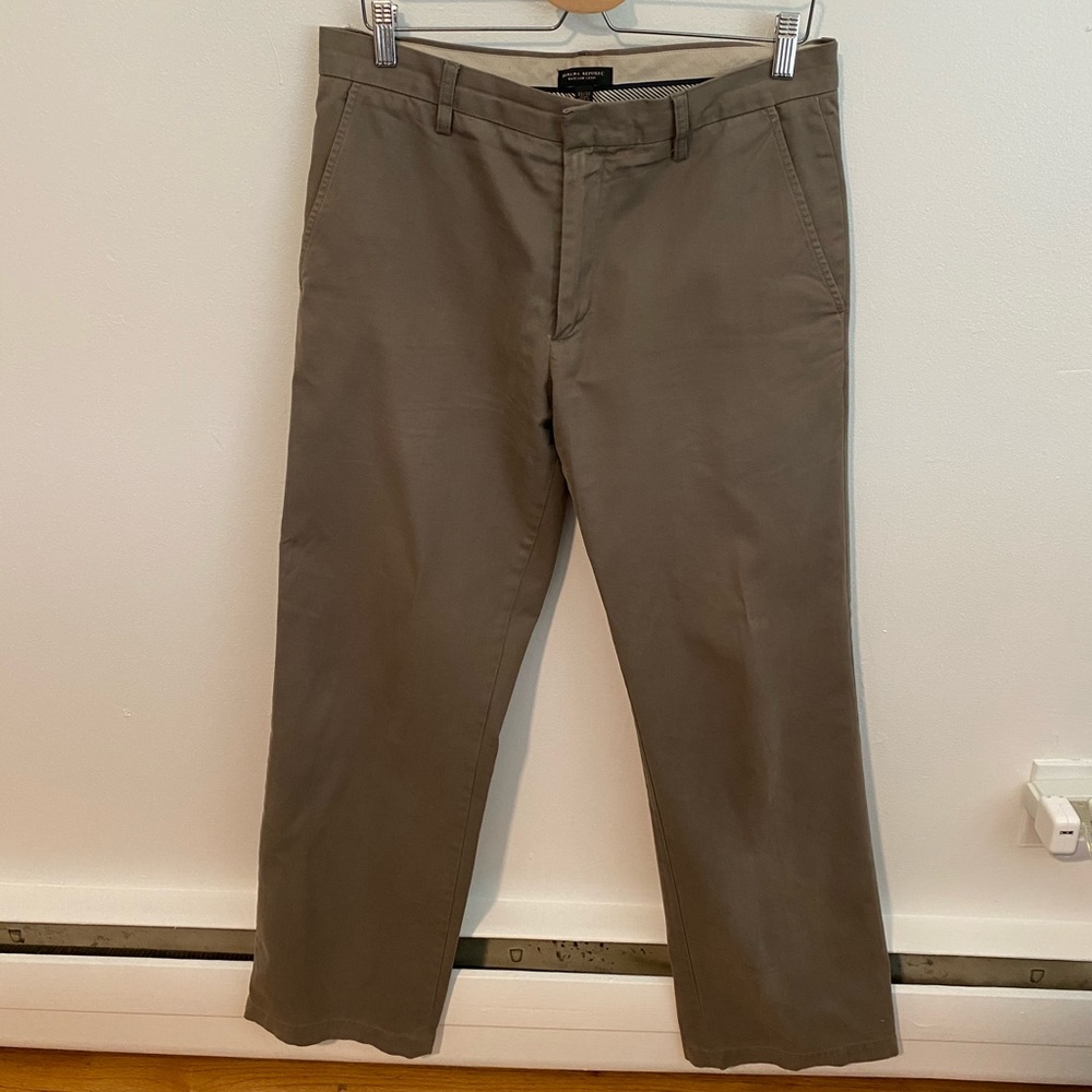 Banana Republic Men’s Chinos- size 33/32